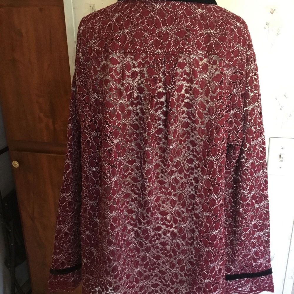 Elegant Lace Cardigan with Black Velvet Accents - Picture 4 of 9